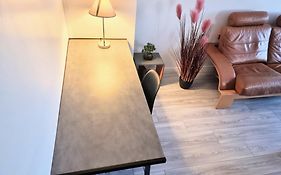 5 appartements indépendants situés à mi-chemin entre le Vieux Port et le Pont de l île de Ré
