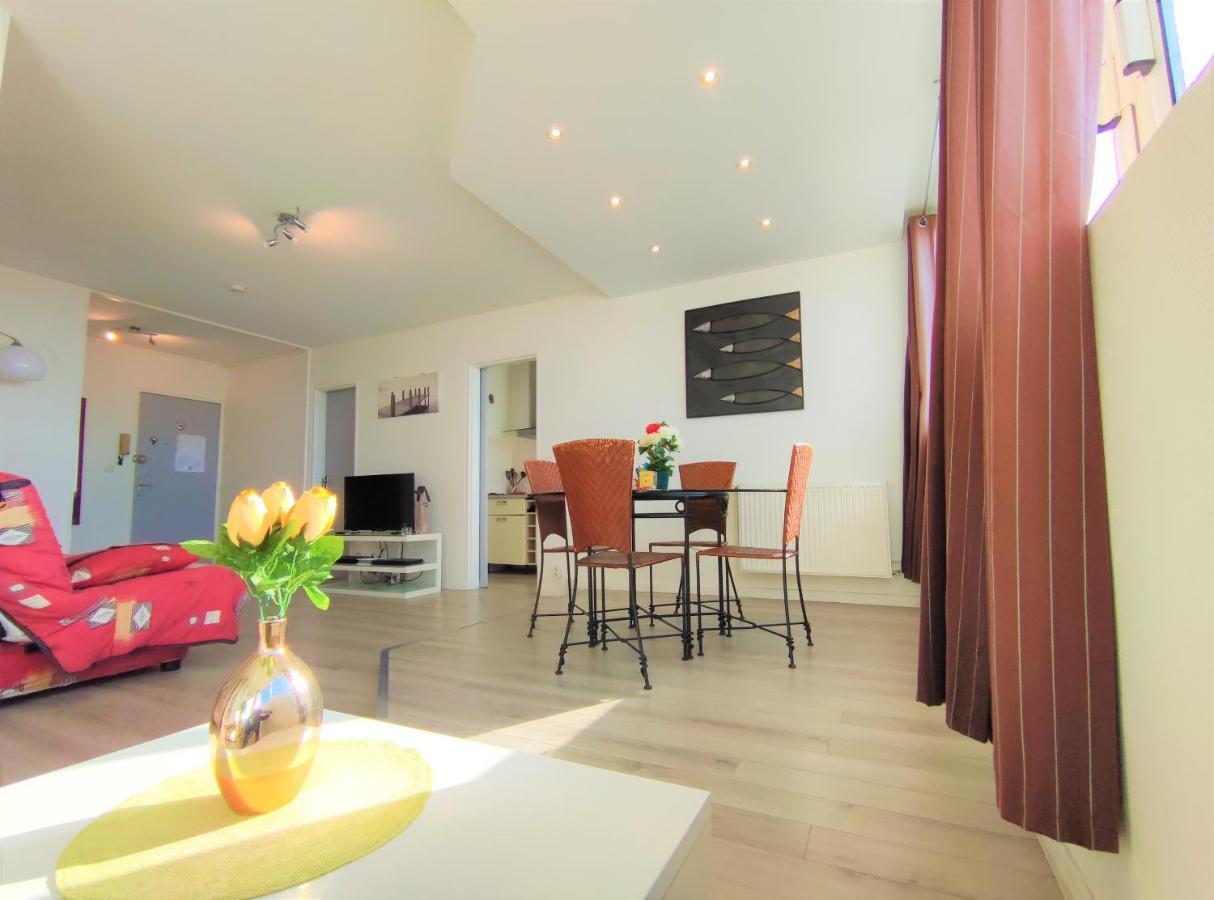 5 appartements indépendants situés à mi-chemin entre le Vieux Port et le Pont de l île de Ré La Rochelle  Extérieur photo