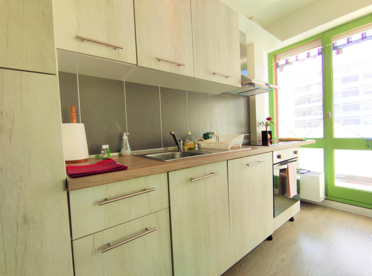 5 appartements indépendants situés à mi-chemin entre le Vieux Port et le Pont de l île de Ré La Rochelle  Extérieur photo