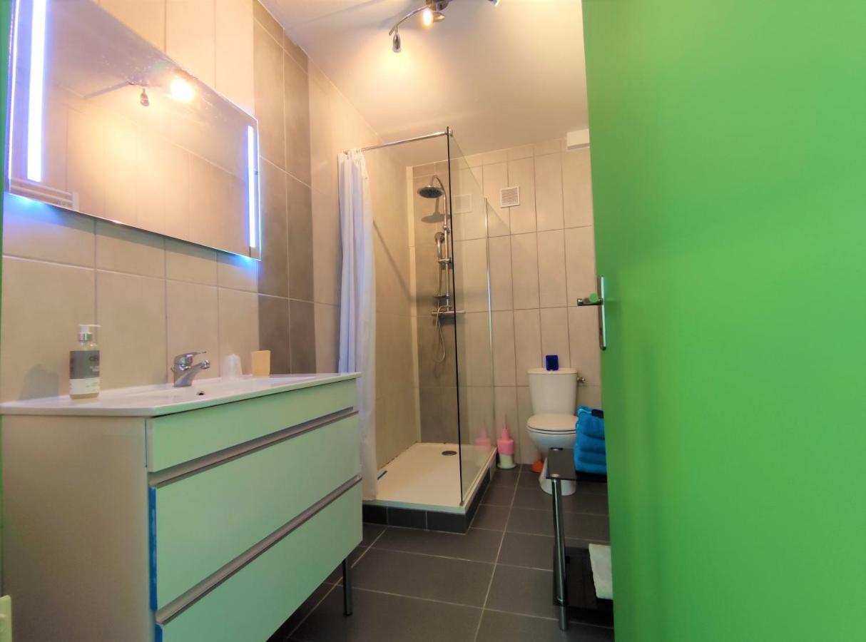 5 appartements indépendants situés à mi-chemin entre le Vieux Port et le Pont de l île de Ré La Rochelle  Extérieur photo