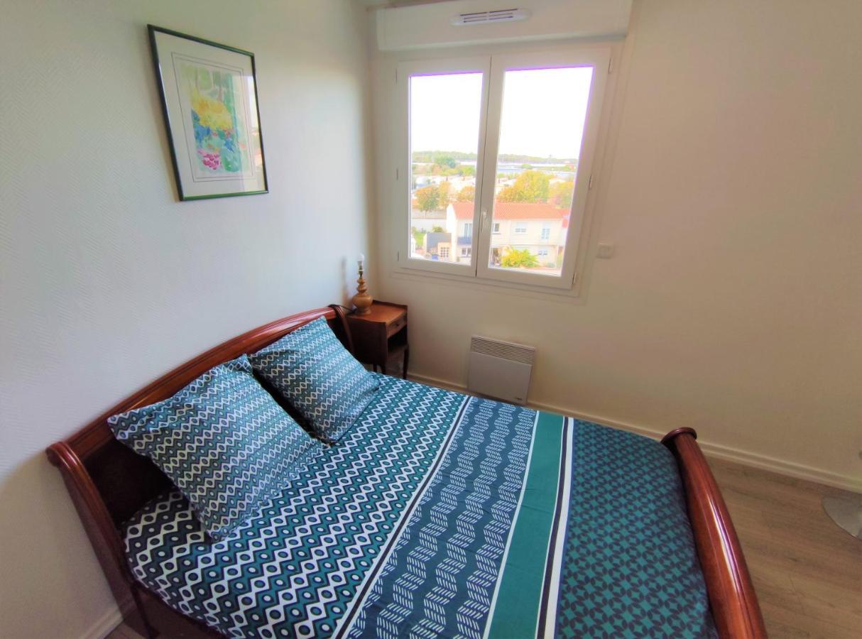 5 appartements indépendants situés à mi-chemin entre le Vieux Port et le Pont de l île de Ré La Rochelle  Extérieur photo