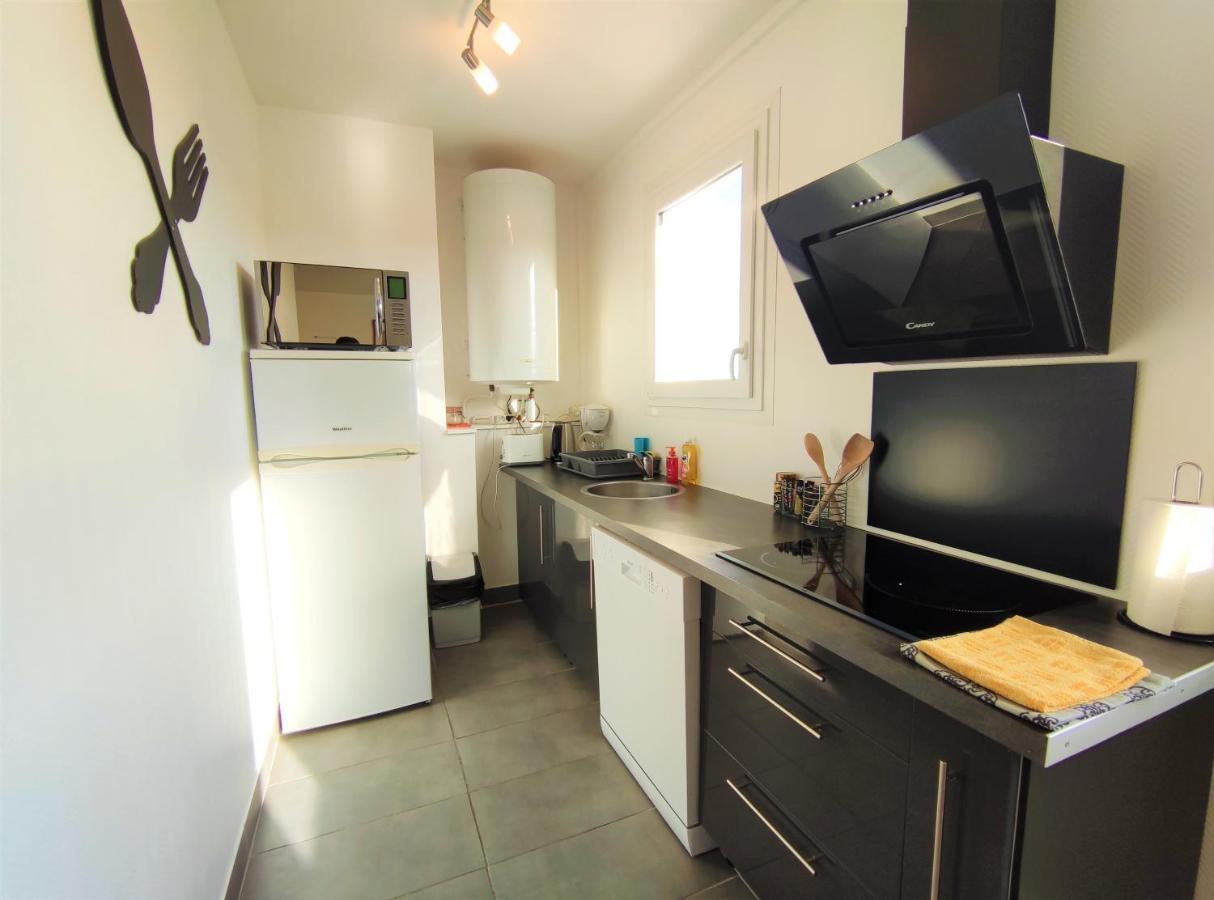 5 appartements indépendants situés à mi-chemin entre le Vieux Port et le Pont de l île de Ré La Rochelle  Extérieur photo