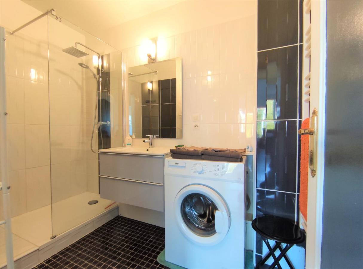 5 appartements indépendants situés à mi-chemin entre le Vieux Port et le Pont de l île de Ré La Rochelle  Extérieur photo