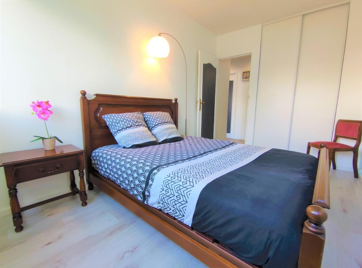 5 appartements indépendants situés à mi-chemin entre le Vieux Port et le Pont de l île de Ré La Rochelle  Extérieur photo