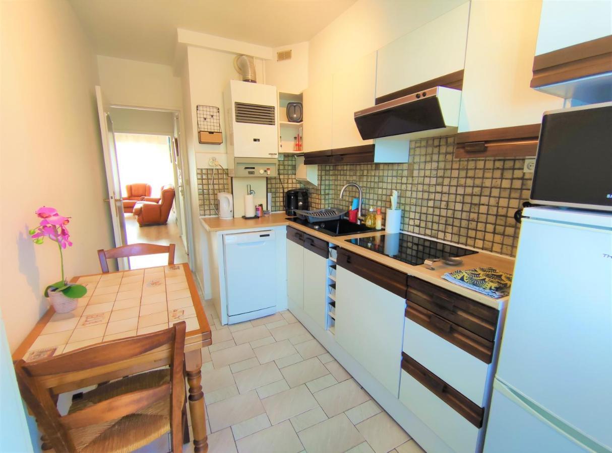 5 appartements indépendants situés à mi-chemin entre le Vieux Port et le Pont de l île de Ré La Rochelle  Extérieur photo