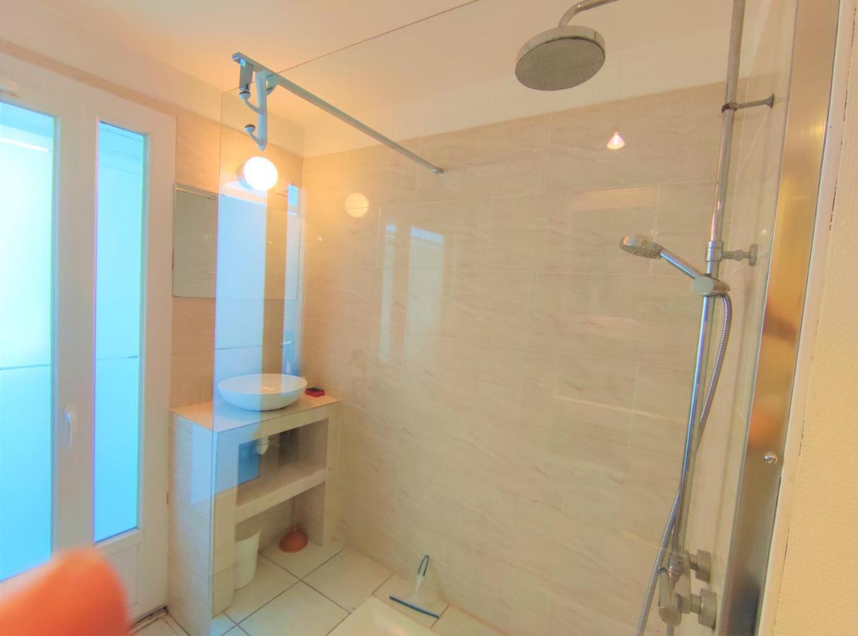 5 appartements indépendants situés à mi-chemin entre le Vieux Port et le Pont de l île de Ré La Rochelle  Extérieur photo
