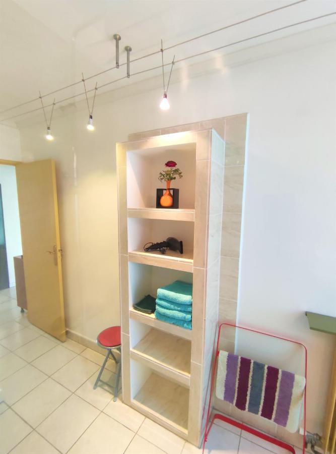 5 appartements indépendants situés à mi-chemin entre le Vieux Port et le Pont de l île de Ré La Rochelle  Extérieur photo
