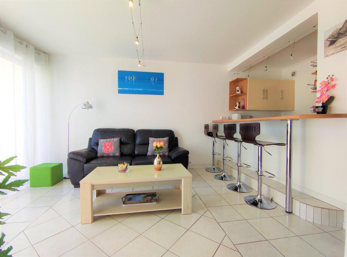 5 appartements indépendants situés à mi-chemin entre le Vieux Port et le Pont de l île de Ré La Rochelle  Extérieur photo