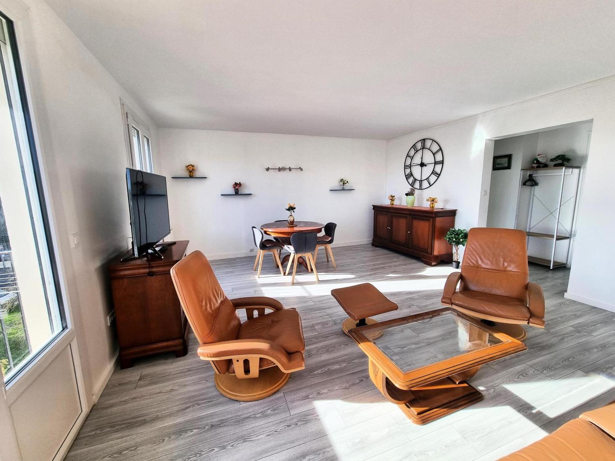 5 appartements indépendants situés à mi-chemin entre le Vieux Port et le Pont de l île de Ré La Rochelle  Extérieur photo