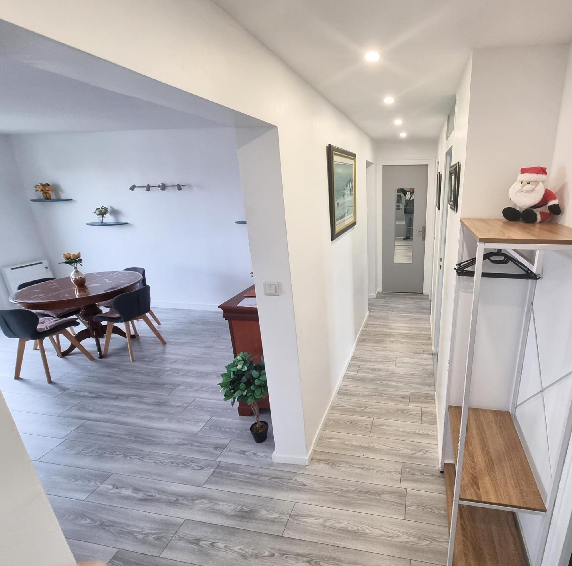 5 appartements indépendants situés à mi-chemin entre le Vieux Port et le Pont de l île de Ré La Rochelle  Extérieur photo